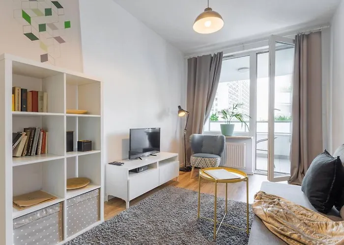 Urban Chic - Warsaw Stays - Rondo Onz - City Center - Pereca
